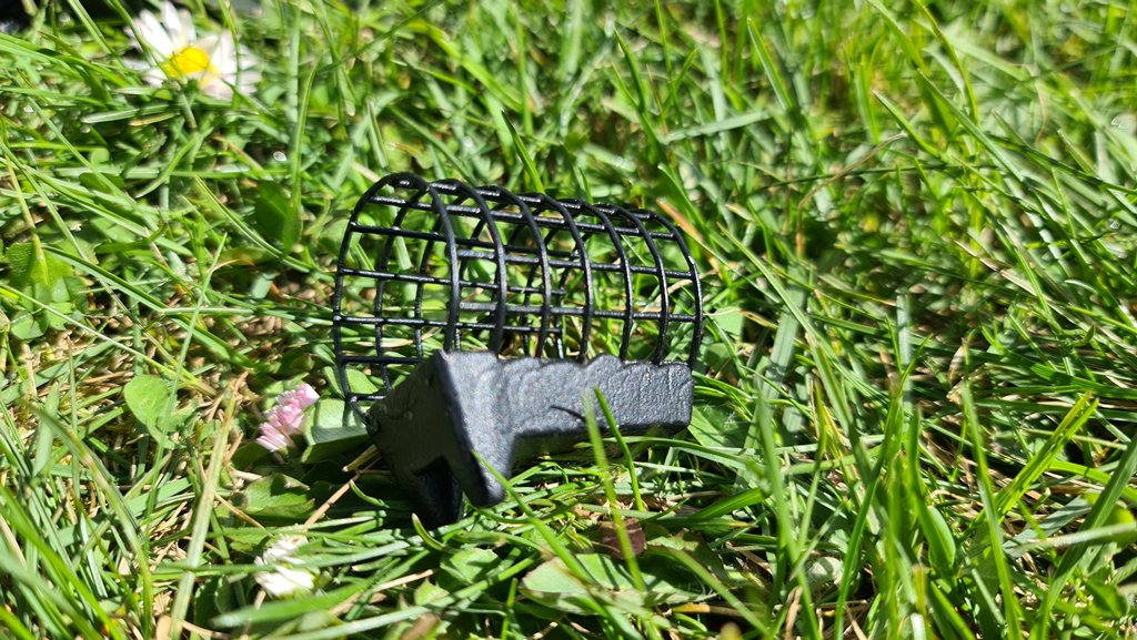 Классическая кормушка для реки с грунтозацепами